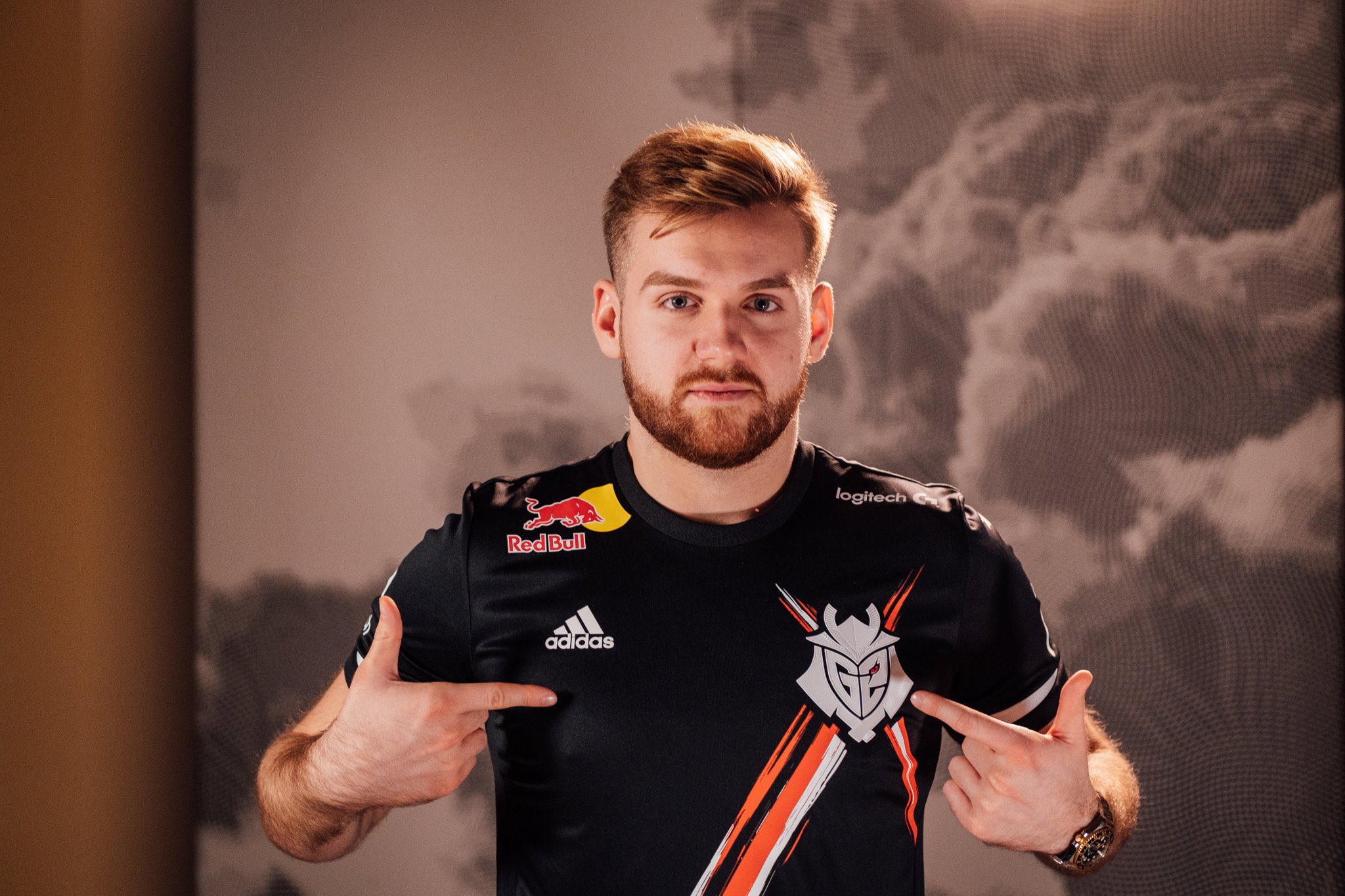 前LPL解说kitty更博晒照：Joy in Paris